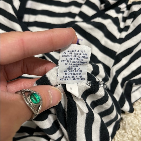 EUC Women’s Size Small Ralph Lauren Stripe V-neck Tee With Logo Embroidered - Picture 9 of 10